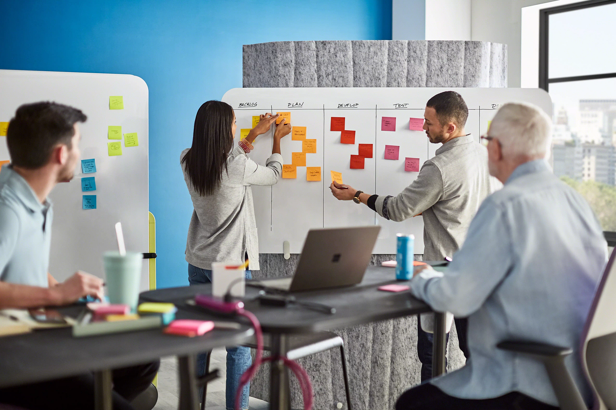 Фото офисного пространства